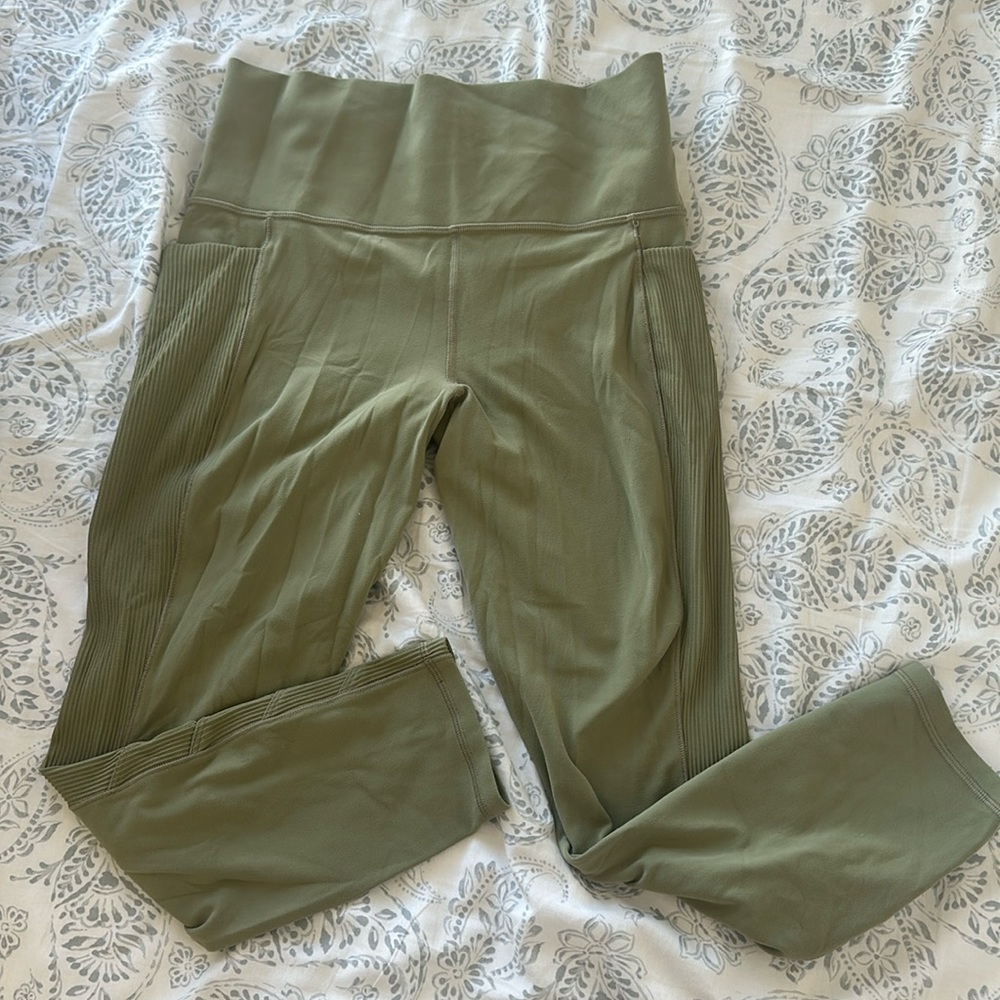Athleta Salutation Stash Pocket II Cutout 7/8